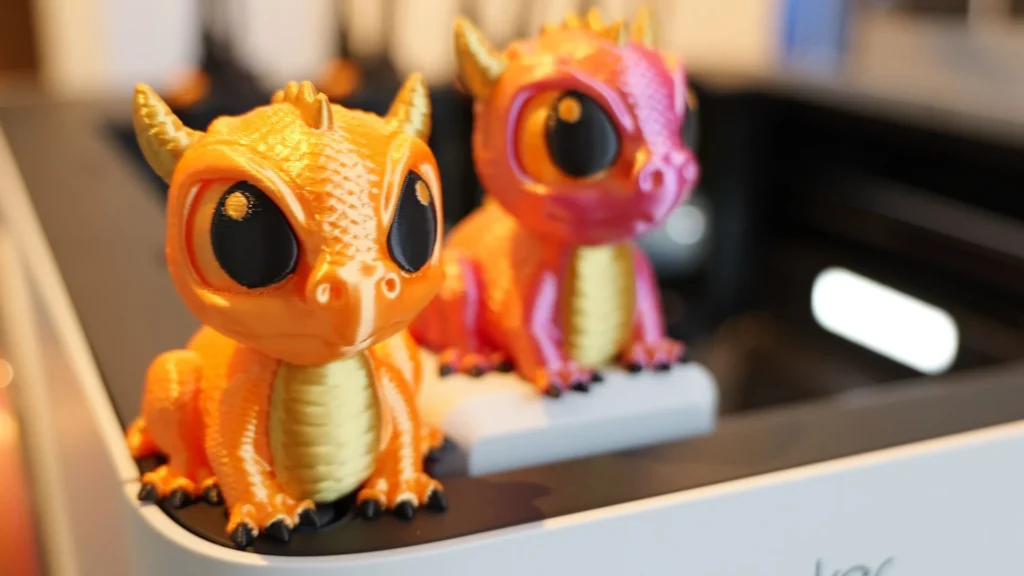 Snapmaker U1: 3D printer o kojem trenutno svi pričaju 5 Šarene 3D-ispisane figure zmajeva