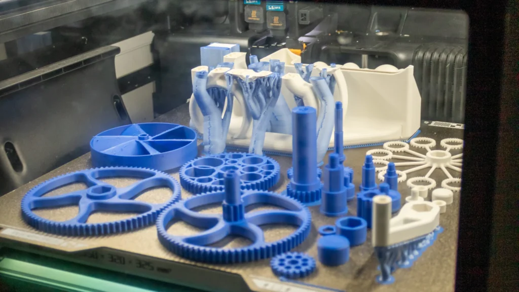ASA ili PETG: Koje su razlike 3 Plavi 3D ispisi na podlozi