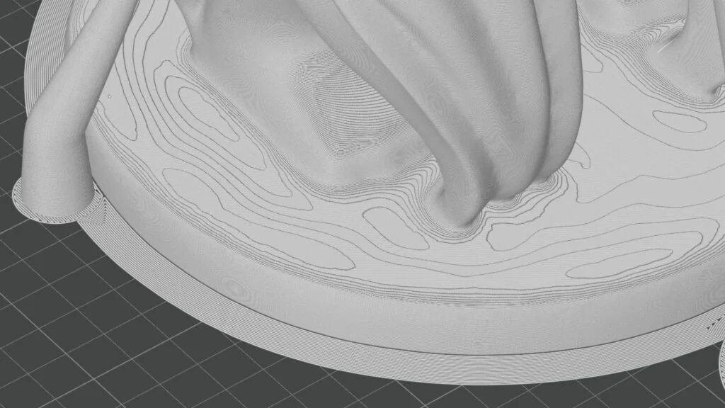PLA warping: 7 provjerenih strategija za besprijekorne 3D ispise 8 Sivi 3D ispis s obrubom (brim) na podlozi