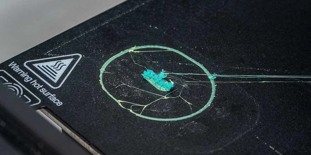 Problemi 3D printanja: 5 uobičajenih problema i njihova rješenja 3 Ispis prvog sloja na podlozi