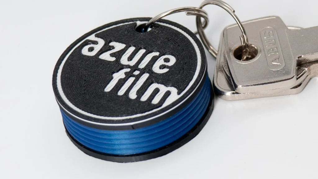 PLA ili PLA+: Koje su razlike 2 Plavi 3D-ispisani privjesak za ključeve AzureFilm