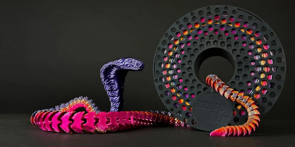 Istražite što nude naši specijalni filamenti 5 3D-ispisana zmija od Silk Rainbow Candy