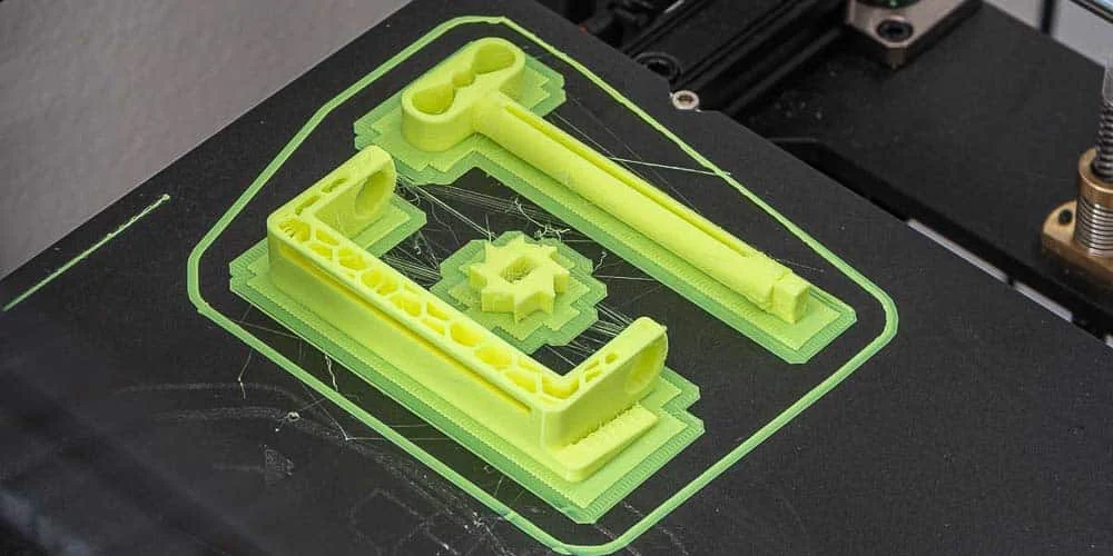 Problemi 3D printanja: 5 uobičajenih problema i njihova rješenja 4 Zeleni 3D ispis s nitima (stringing)