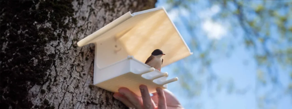 ASA filament: najbolji materijal za 3D printanje projekata za vanjsku upotrebu 1 3D-ispisana kućica za ptice na stablu