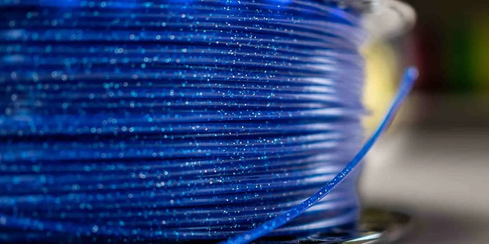 Istražite što nude naši specijalni filamenti 2 Plavi PLA Glitter filament izbliza
